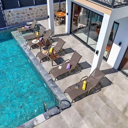 Villa Lueks Ve Benzersiz Firoza 3 *